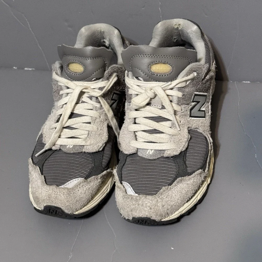 New Balance 2002R Protection Pack Rain Cloud M2002RDA Men's Size 7.5 Distressed